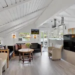 Stunning In With Kitchen * Romo