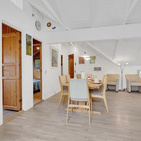 Stunning In With Kitchen بيت للعطل *