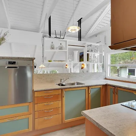 Stunning In With Kitchen * Romo