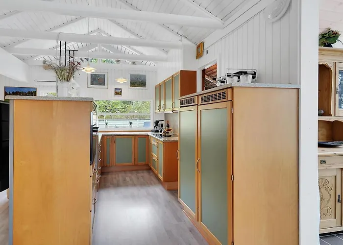 Vakantiehuis Stunning In With Kitchen