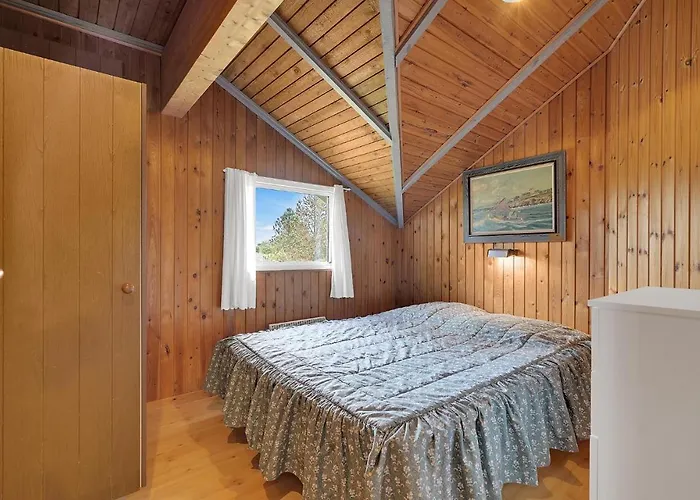 Vakantiehuis Stunning In With Kitchen *